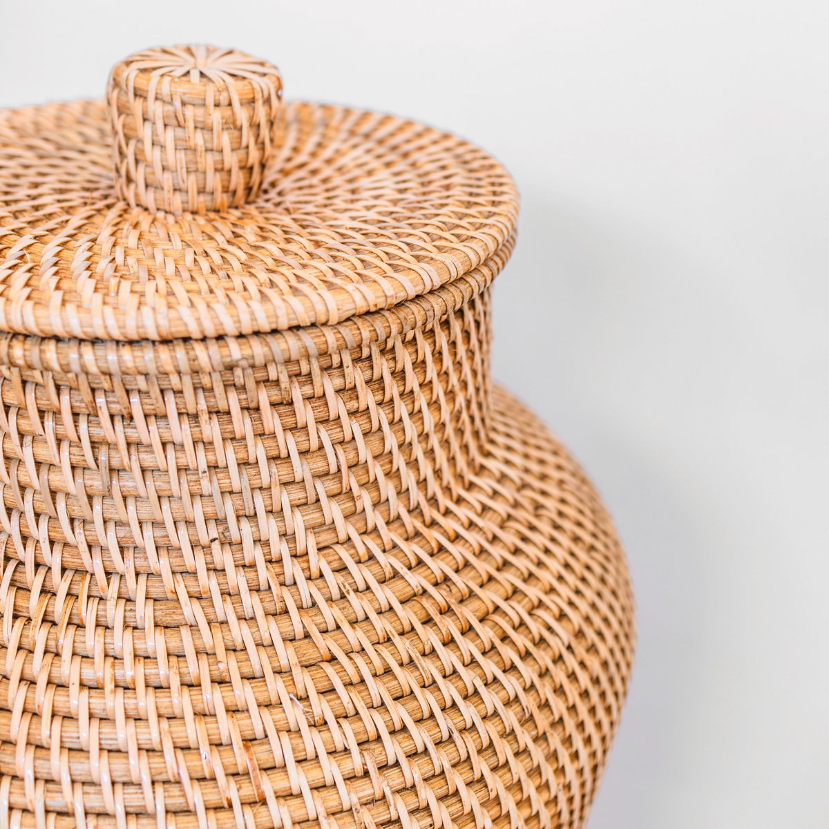 Geweven rotan vaas rond