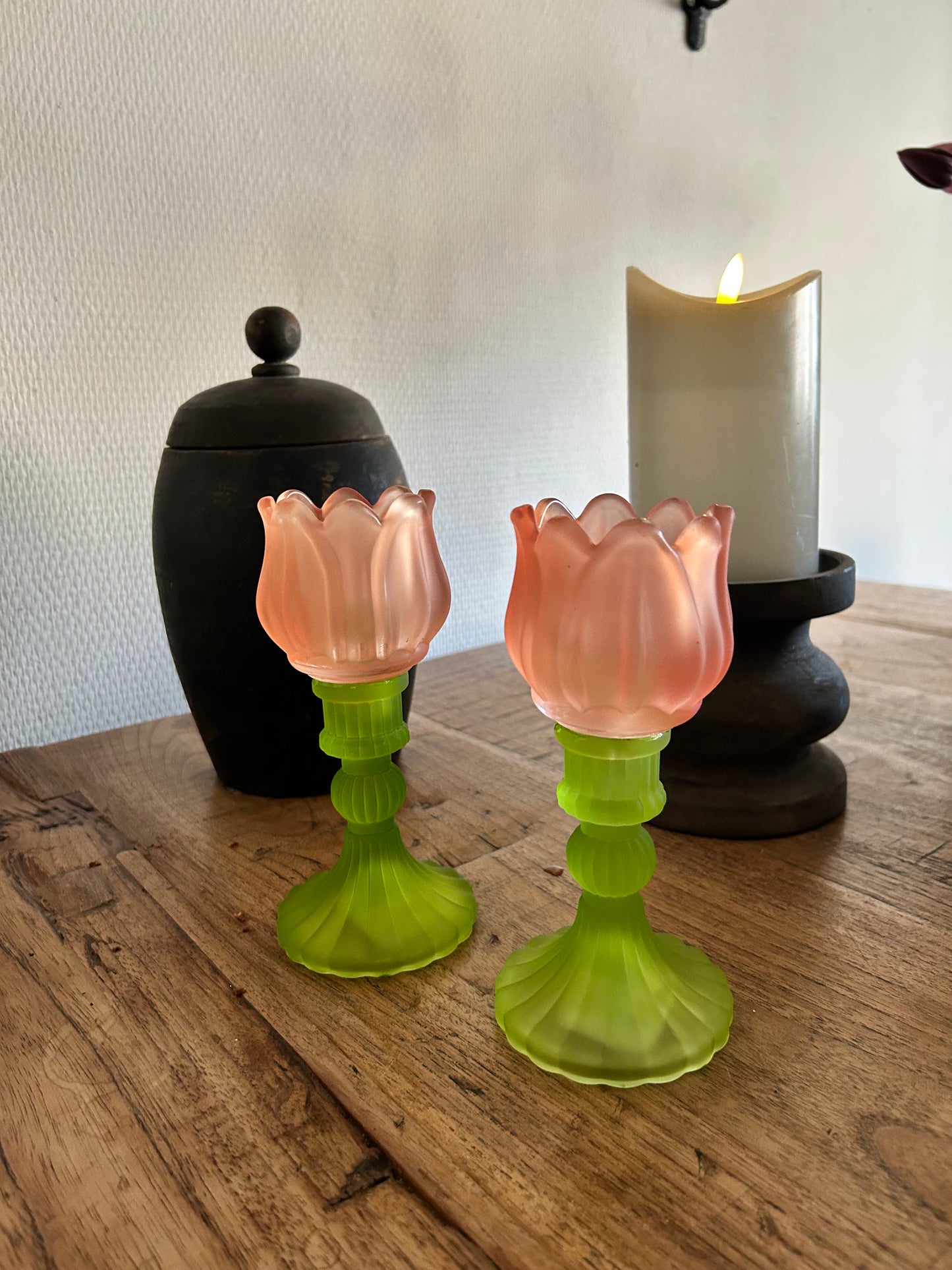 Set gekleurde waxinelichthouders in oranje