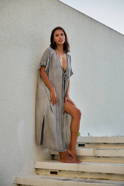 Verbleekte kimono-jurk – elegant & moeiteloos vrouwelijk licht grijs