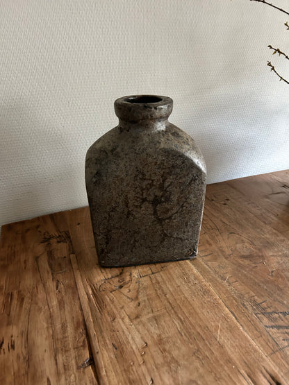 Bruine vaas in landelijke stijl L