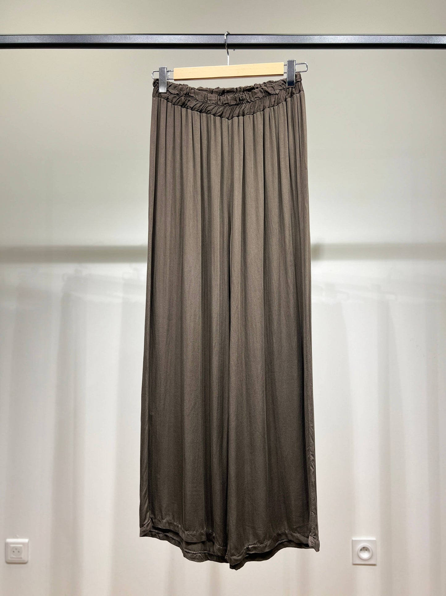 Veelzijdig te combineren wijde Broek met Elastische Taille 100% Viscose