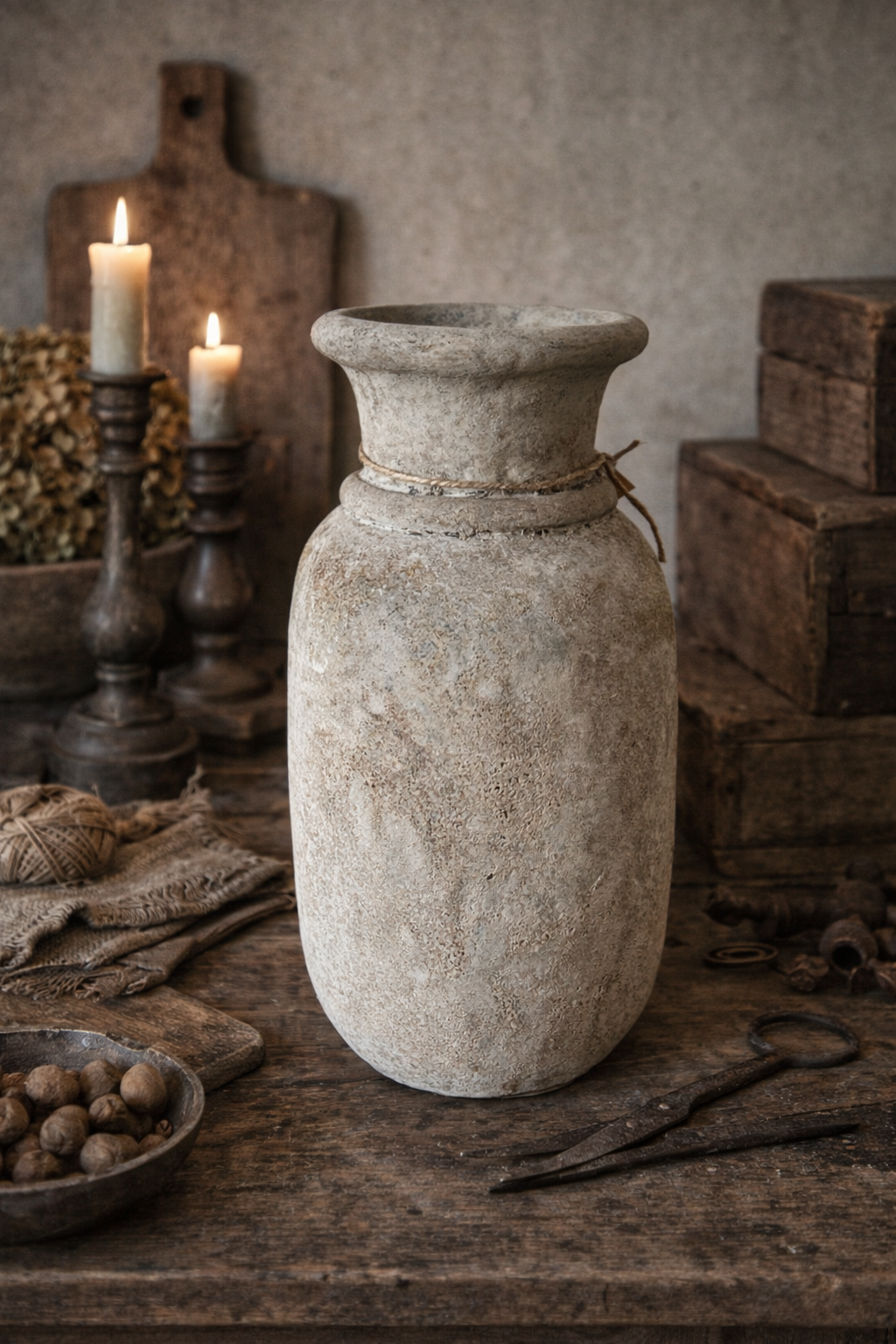 Crèmekleurige, grote vaas met landelijke uitstraling