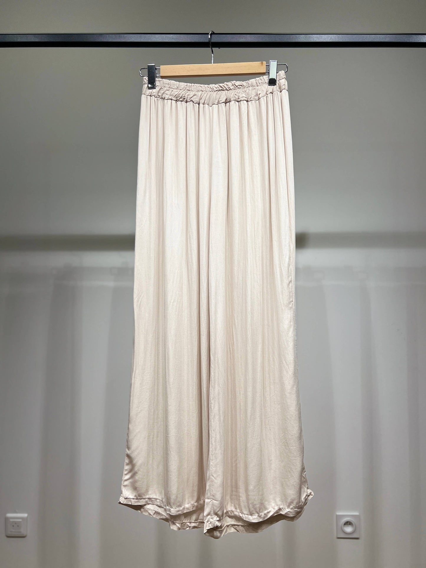 Veelzijdig te combineren wijde Broek met Elastische Taille 100% Viscose