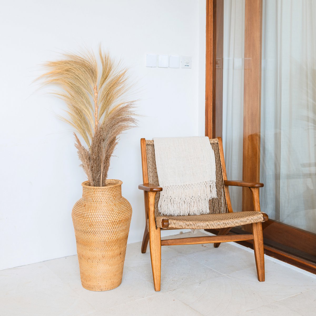 Geweven rotan vaas rond