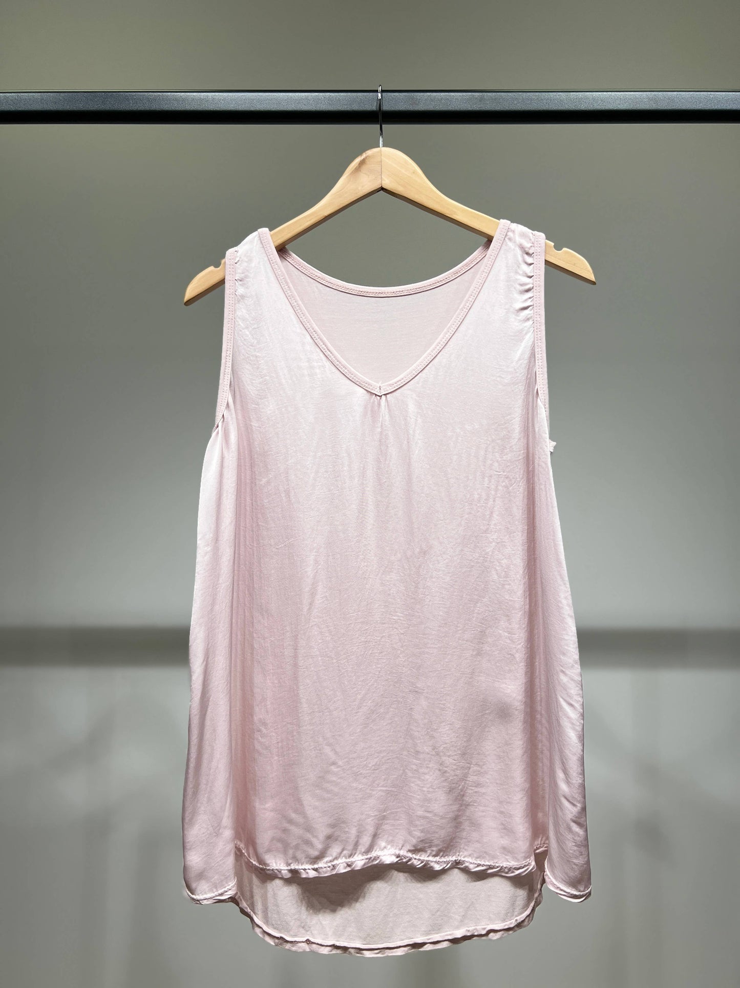 Vrouwelijke mouwloze Top V-hals Satijn 100% Viscose