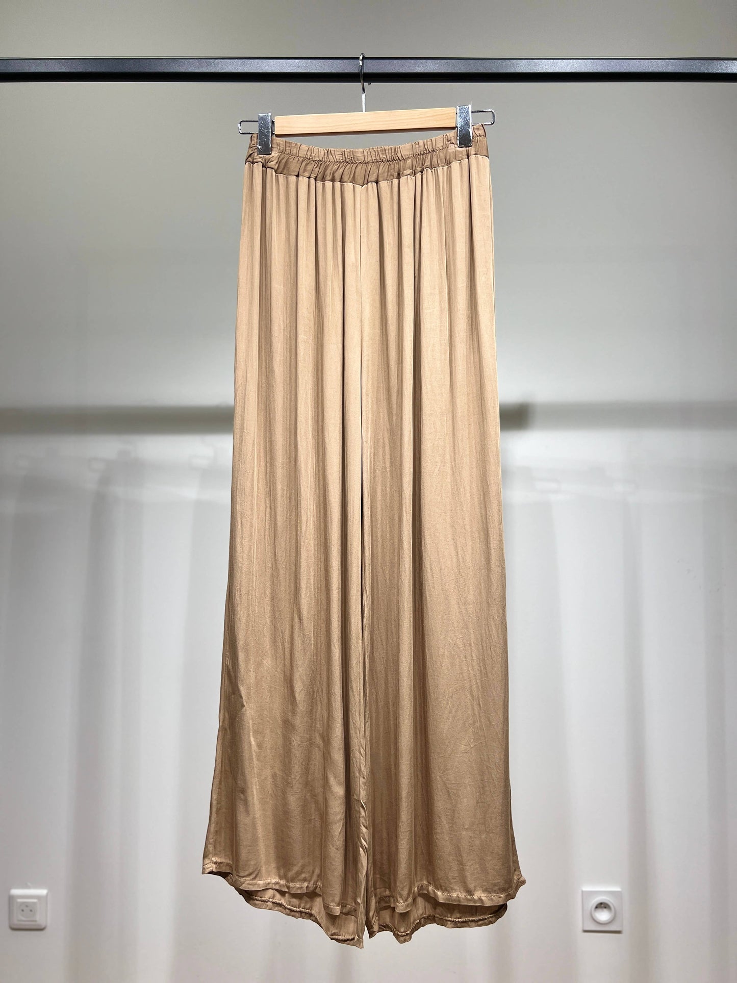 Veelzijdig te combineren wijde Broek met Elastische Taille 100% Viscose