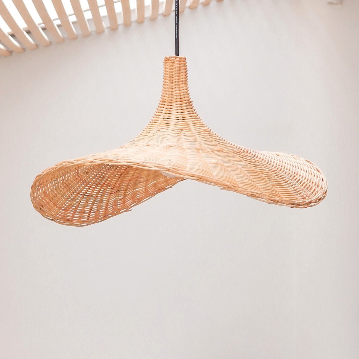 Rotanlamp SAYAN trechtervormige hanglamp (2 maten)