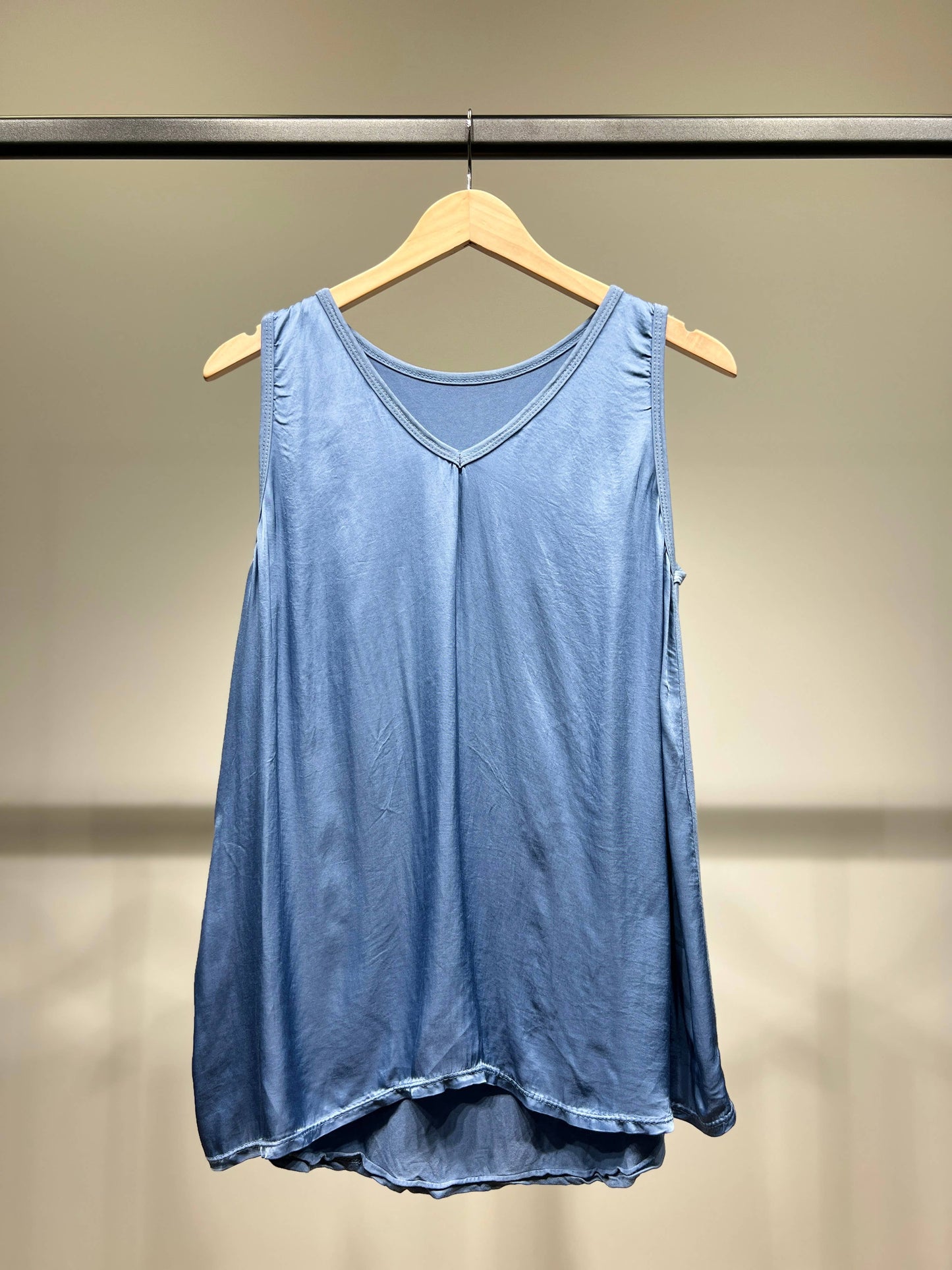 Vrouwelijke mouwloze Top V-hals Satijn 100% Viscose