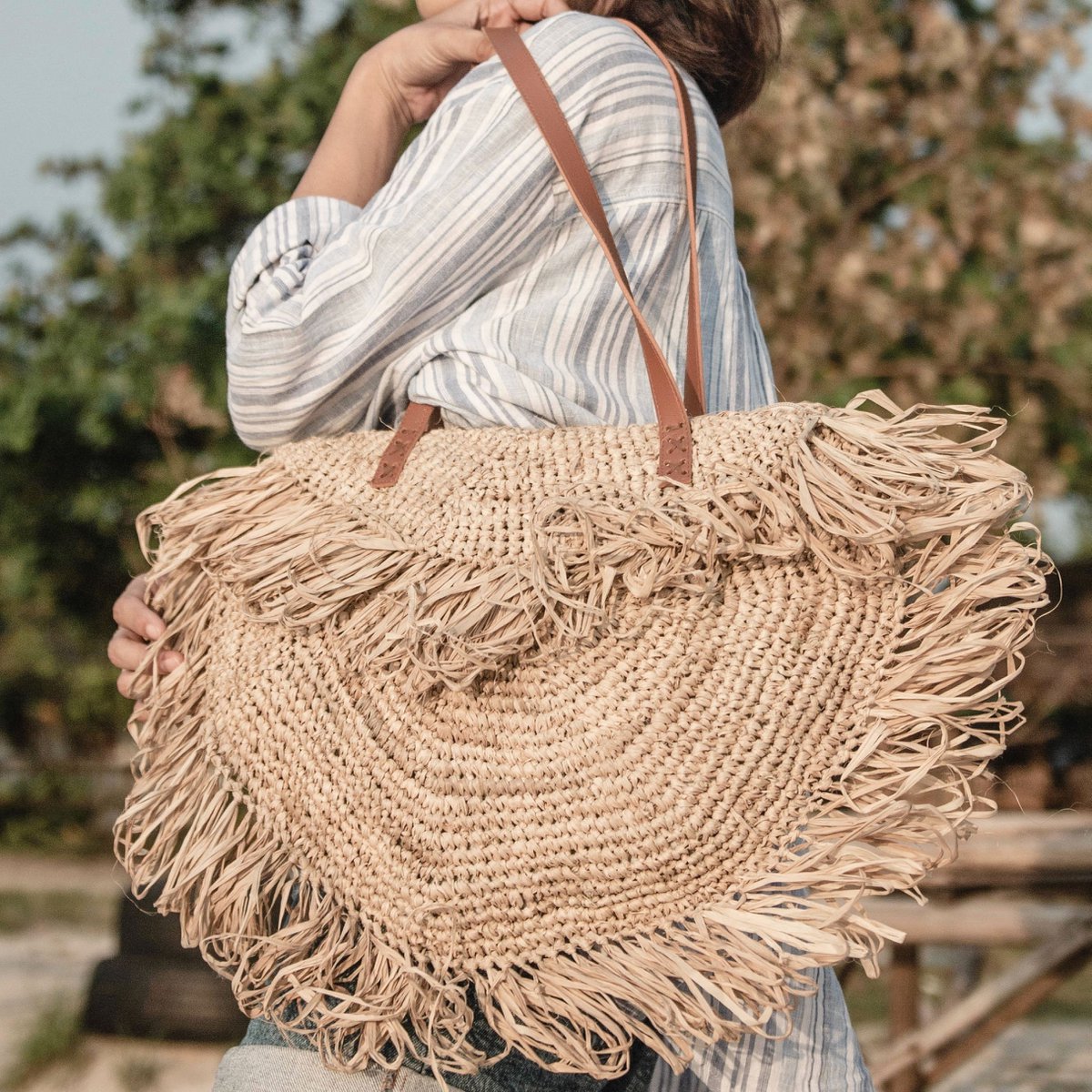 Beige schoudertas met franjes SUMBAWA