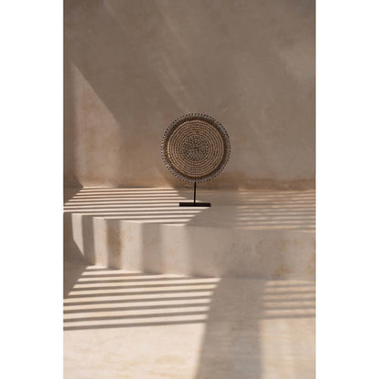 De Shell Martinique op standaard - natuurlijk wit