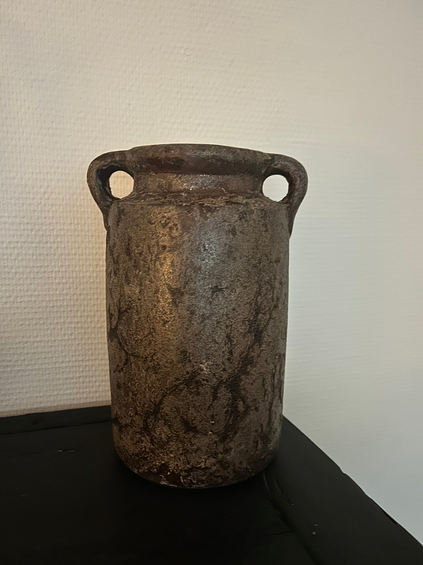 Rustieke bruine aardewerk vaas