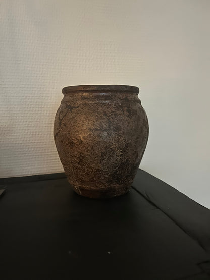 Landelijke pot in donkerbruin