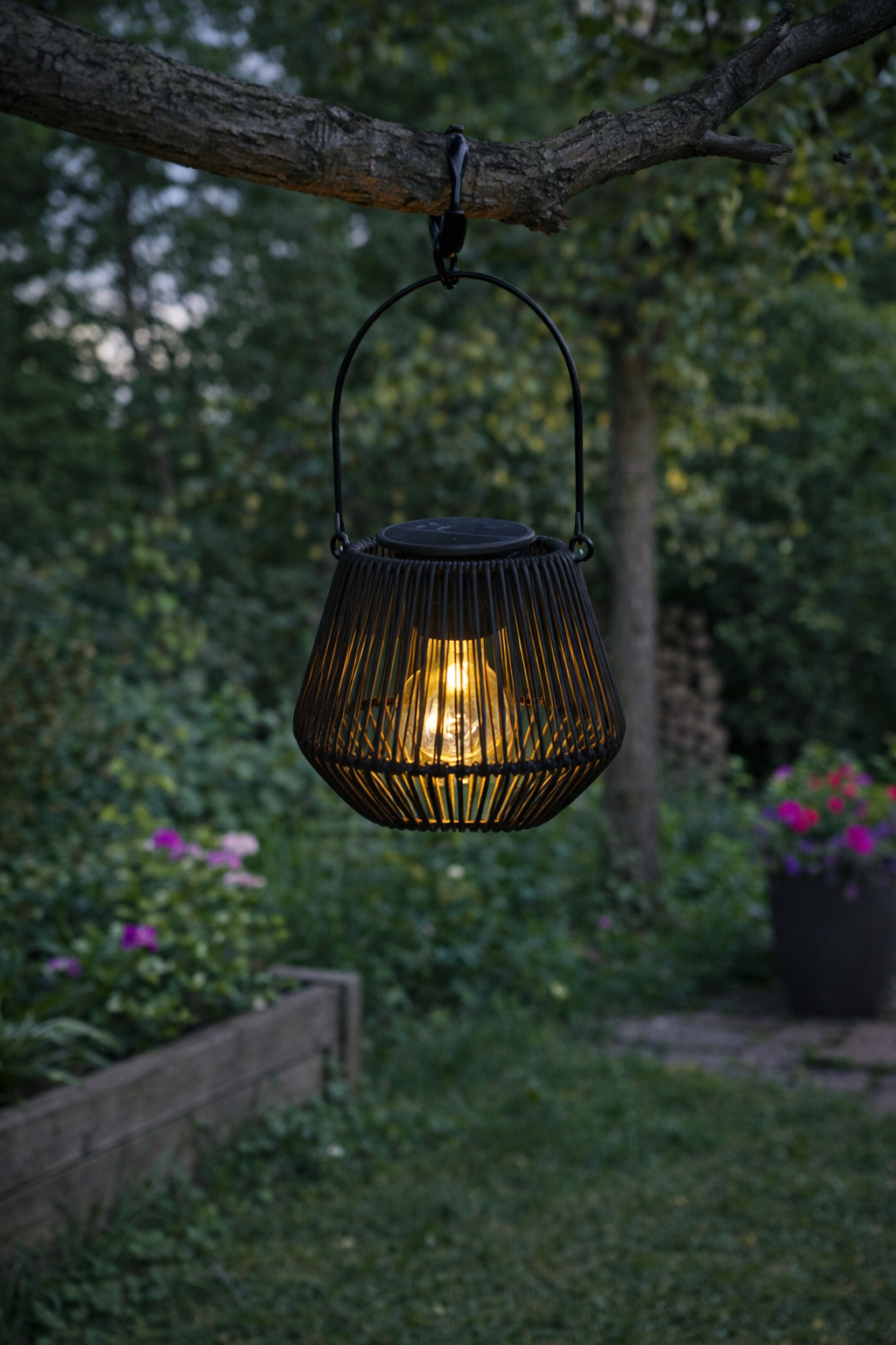 Solar lamp hang/staand in het zwart