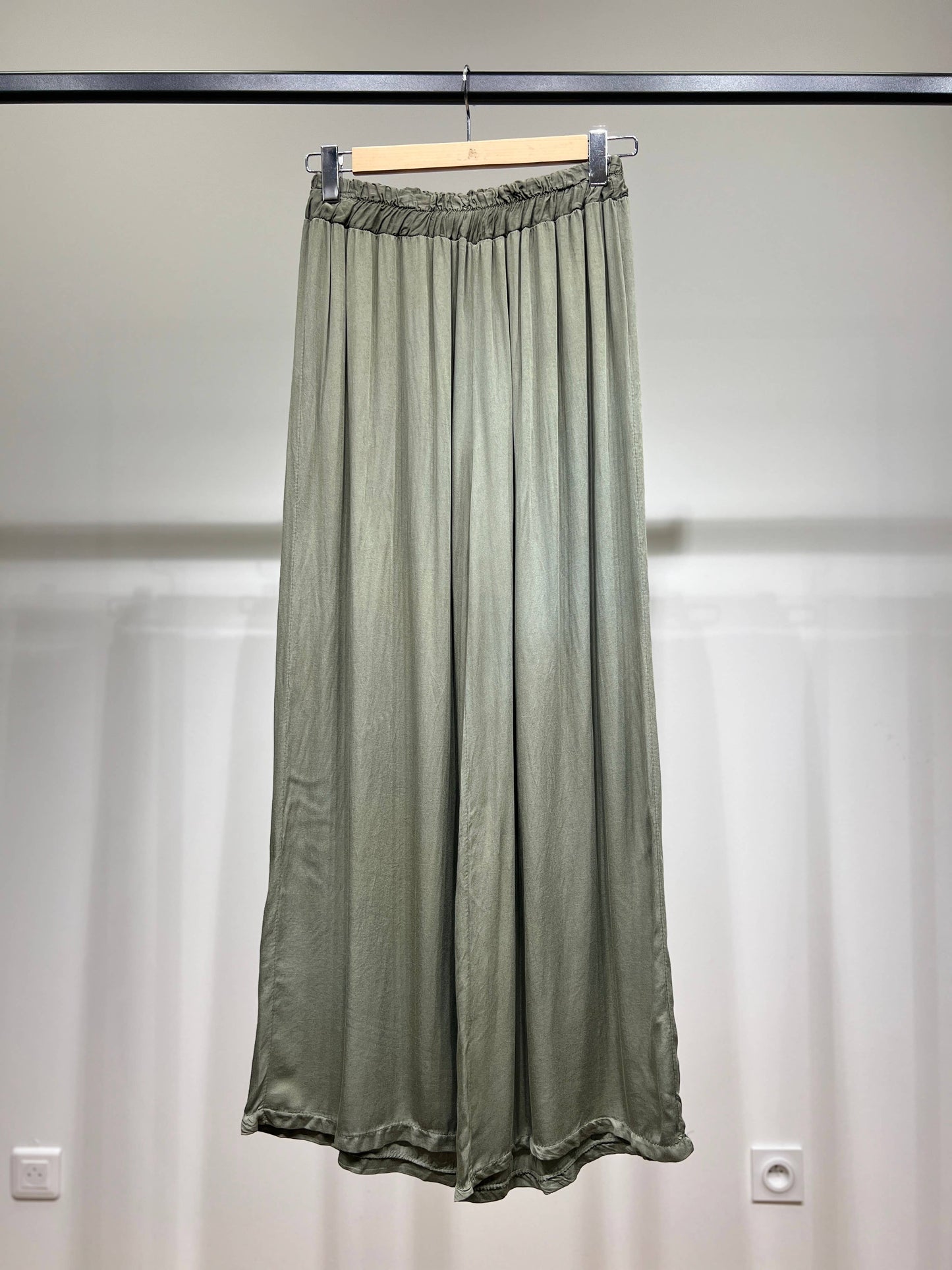 Veelzijdig te combineren wijde Broek met Elastische Taille 100% Viscose