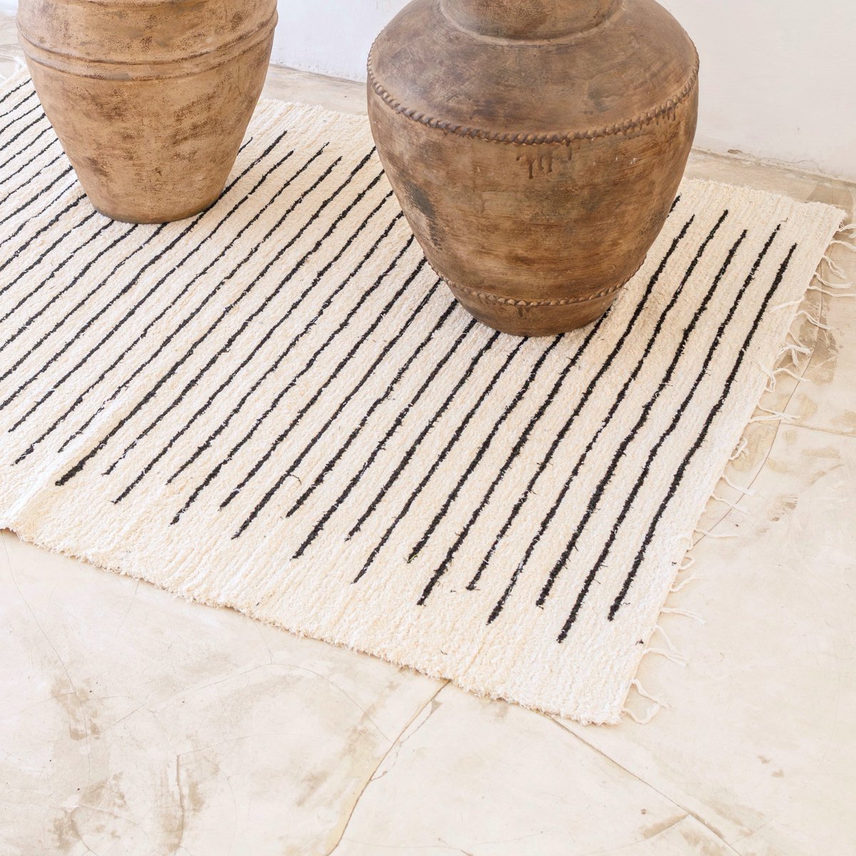 Vloerkleed KERTA wit katoen met zwarte strepen 150x120 cm handgeweven