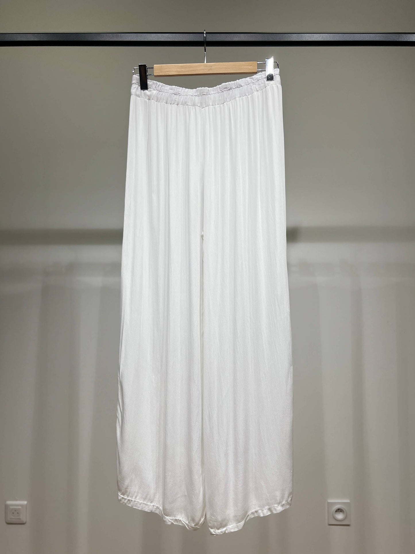 Veelzijdig te combineren wijde Broek met Elastische Taille 100% Viscose