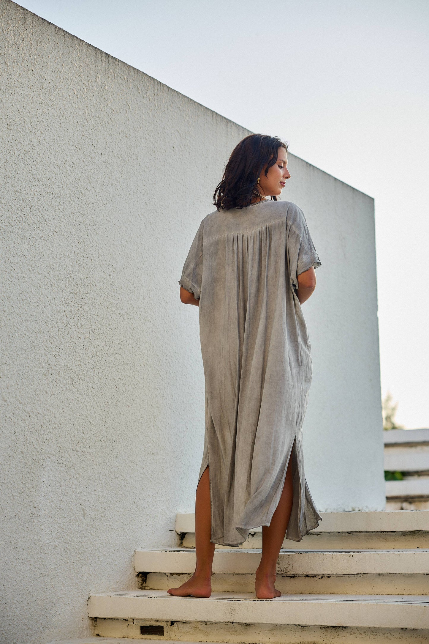Verbleekte kimono-jurk – elegant & moeiteloos vrouwelijk licht grijs