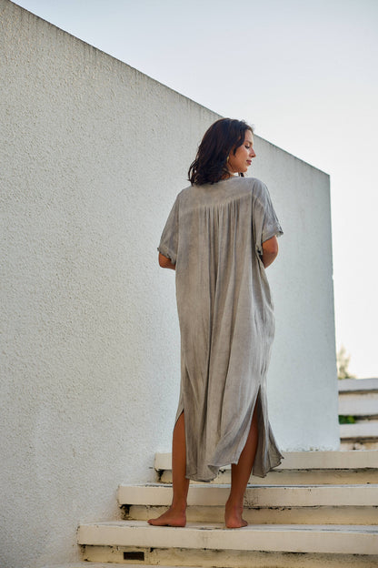 Verbleekte kimono-jurk – elegant & moeiteloos vrouwelijk licht grijs