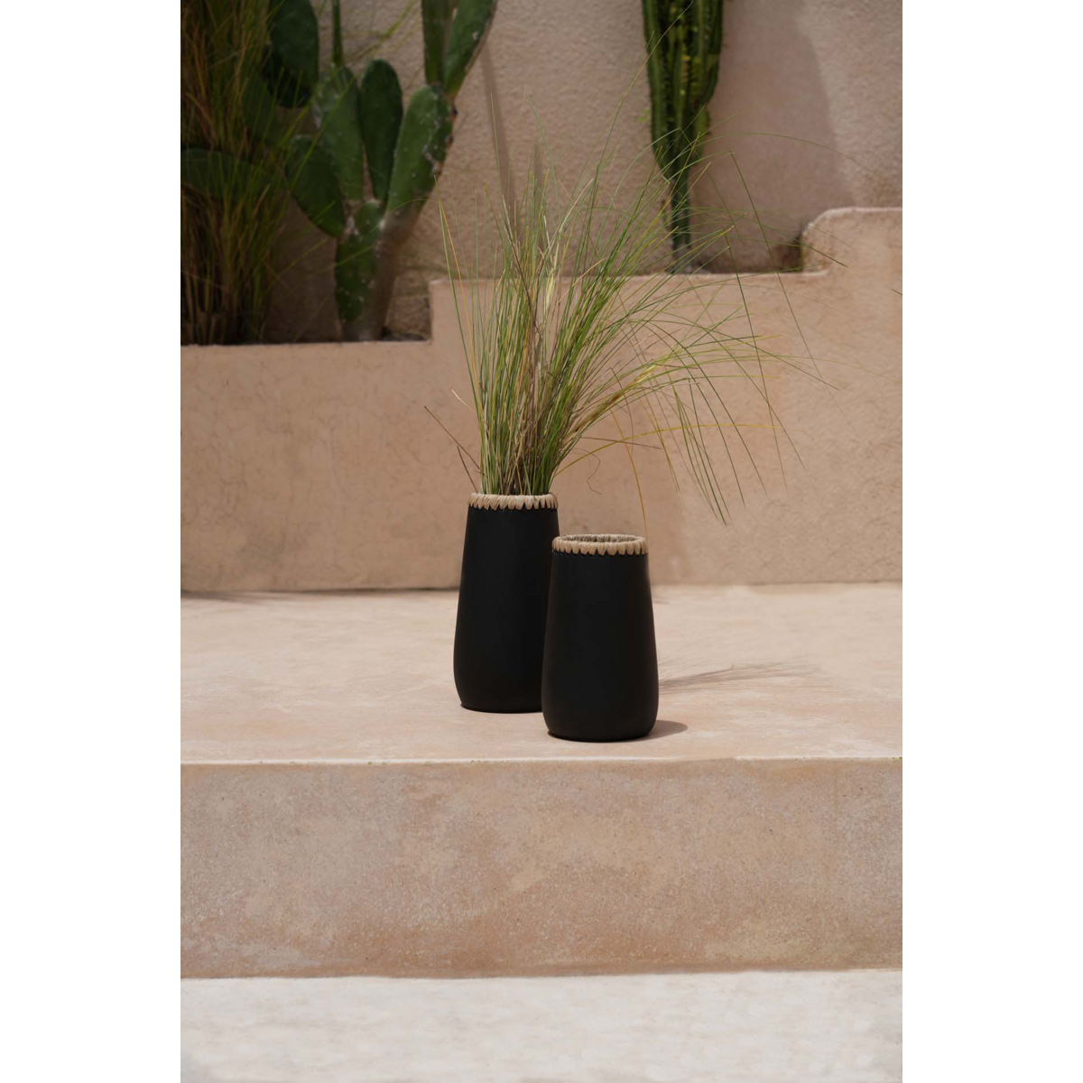 The Sneaky Vase - Zwart Naturel - S