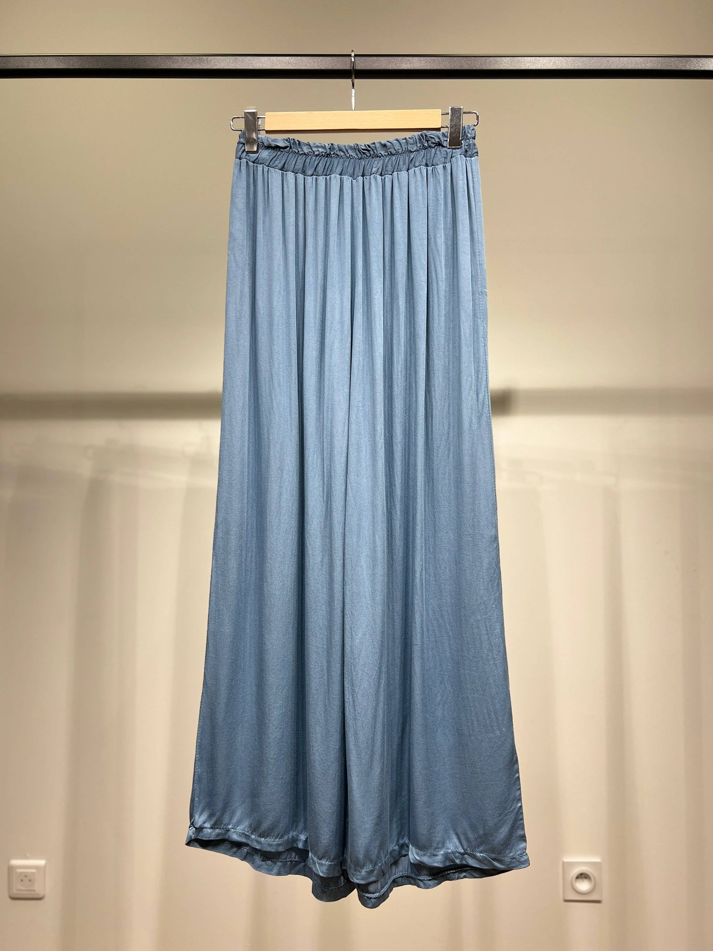 Veelzijdig te combineren wijde Broek met Elastische Taille 100% Viscose